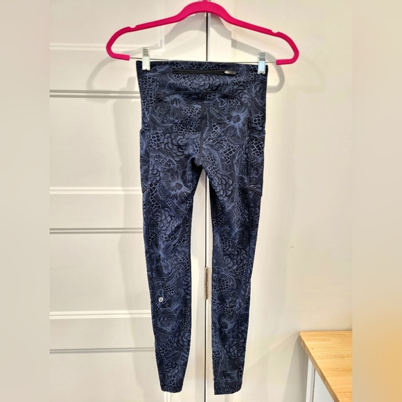 Lululemon size 4 leggings - Picture 1 of 3